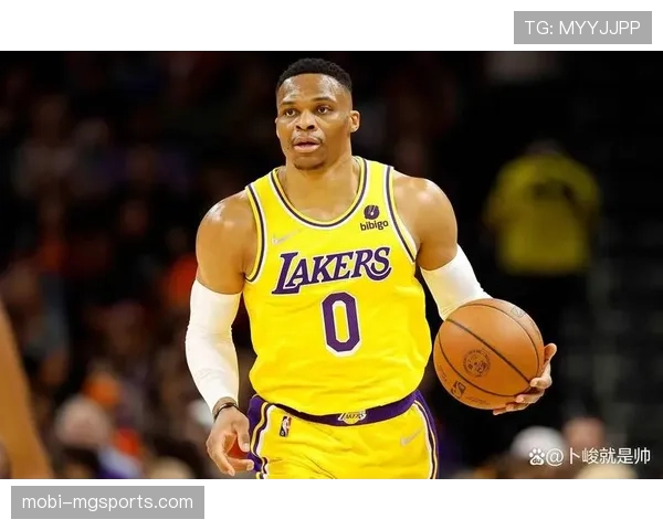 哈姆恩威兼济处理威少角色转换 更衣室权术与临场轮换的教练博弈艺术 哈姆恩威兼济处理威少角色转换 更衣室权术与临场轮换的教练博弈艺术